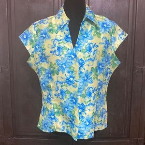 Argee blue & green flowers button down shortsleeved blouse. Size Large